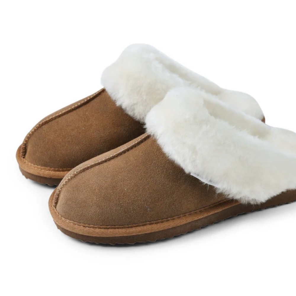 NIB Islander Classic Ladies Sheepskin Slippers